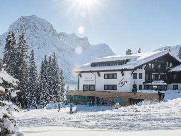 Cres­ta.Al­pin.Sport.Ho­tel, Lech, St. Anton www.aktivostrig.dk